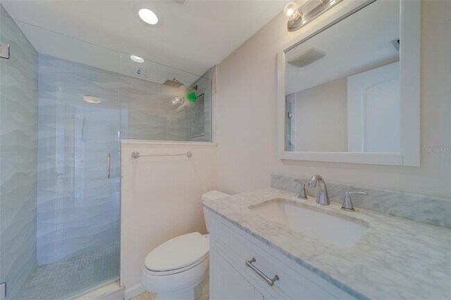 Building Photo - 2944 W Bay Dr