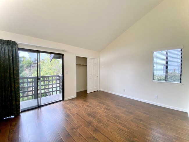 Building Photo - Radiant and comfy home in the beautiful hi...