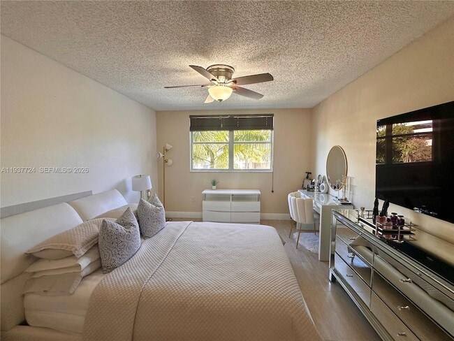 Building Photo - 8205 Lake Dr