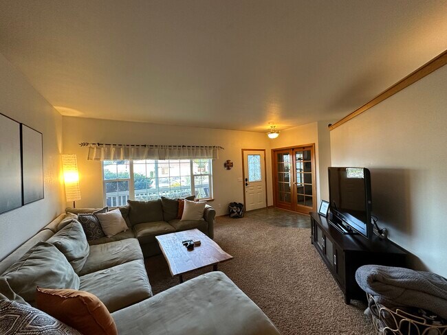 Living Room - 401 S 82nd Ave