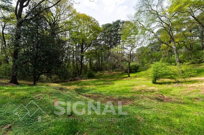 Building Photo - 430 Laird Ave