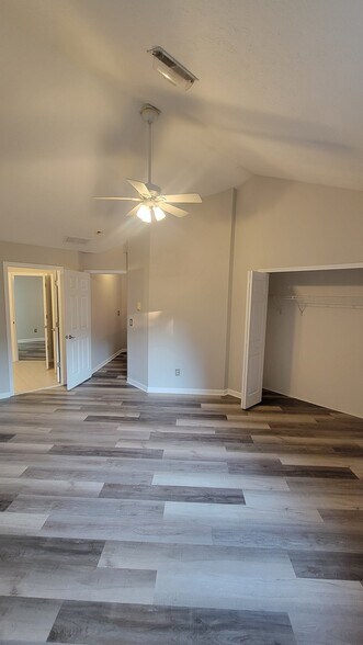 Building Photo - 615 Hilltop Ter