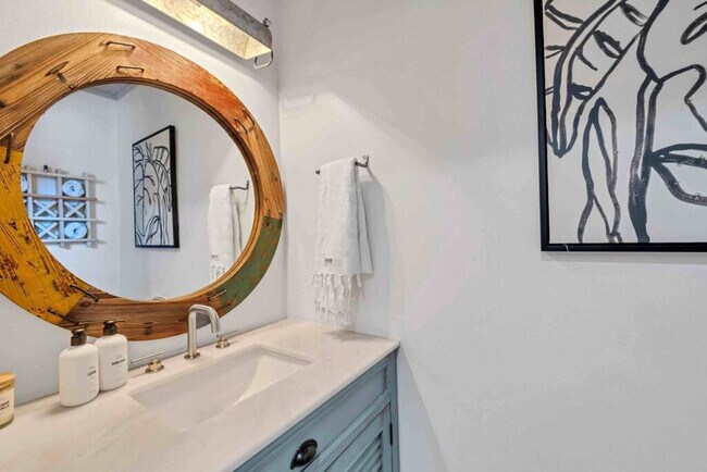 Building Photo - 317 Bream Ave