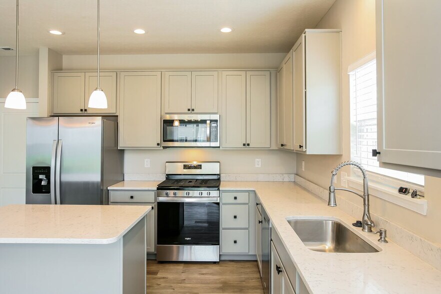 Building Photo - 8169 Bluesage Wy