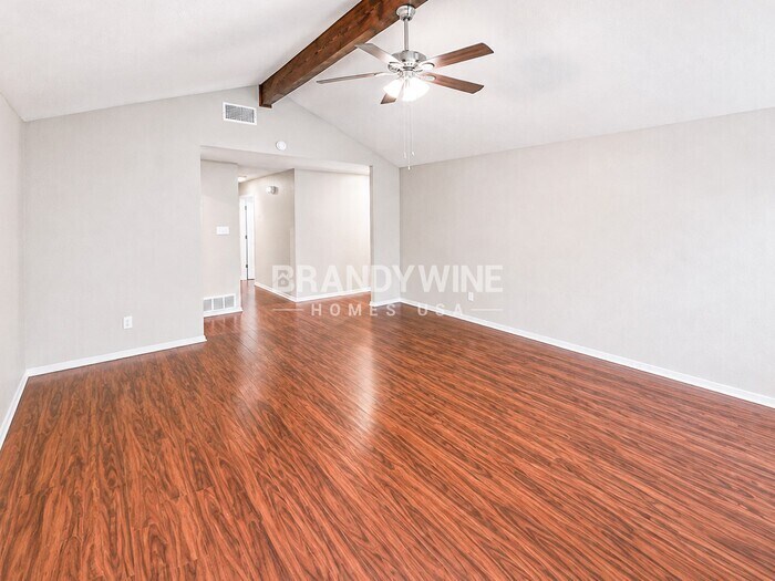 Building Photo - 5233 Hill Ridge Dr