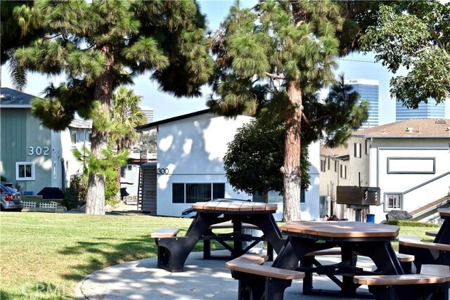 Building Photo - 300 Maryland St