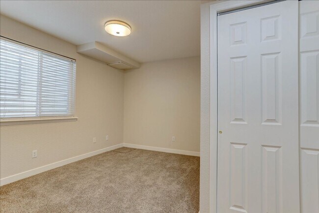 Building Photo - Stunning 5-Bedroom Home in Desirable McKay Landing – Available Now!