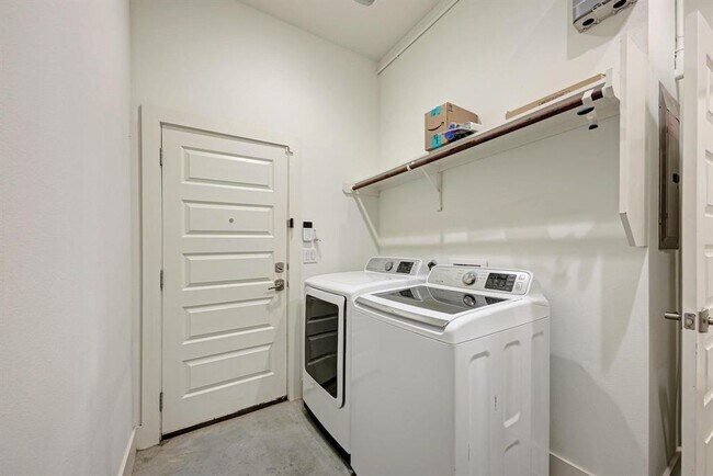 Building Photo - 1000 Taulbee Ln