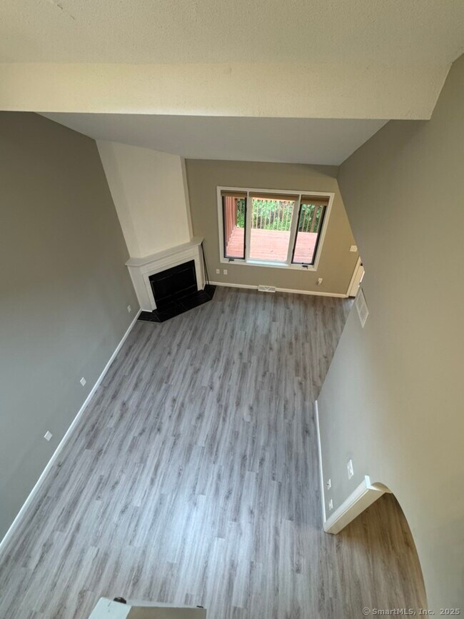 Building Photo - 42 Uplands Way