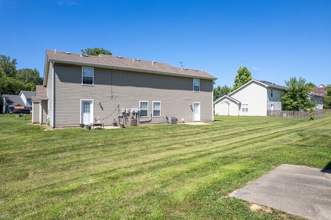 Building Photo - 4401-4403-4403 Cheryl Ct