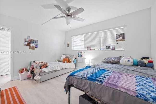 Building Photo - 9140 Collins Ave