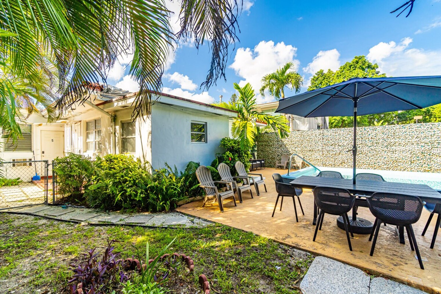 Building Photo - 975-977-977 SW 10th St