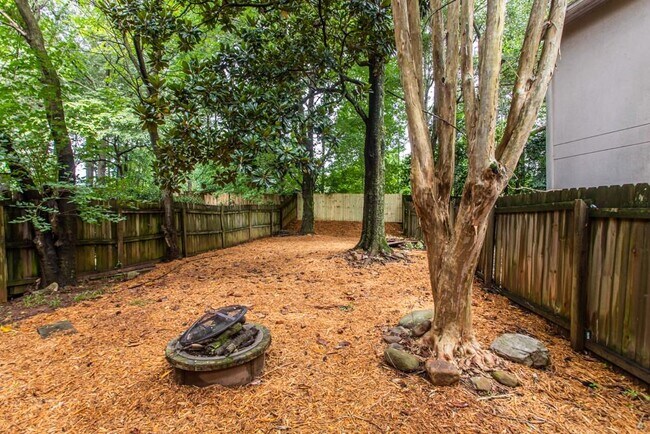 Building Photo - 1214 Cleburne Ave NE