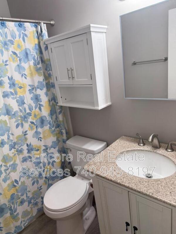 Building Photo - 285 Parkview Dr