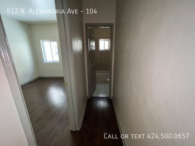 Building Photo - 512 Alexandria Ave
