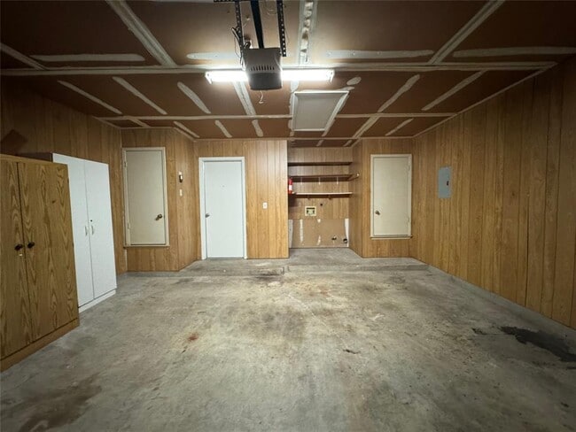 Building Photo - 2917 Zeke Bend