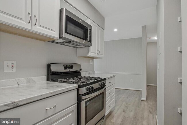 Building Photo - 15 Silverwood Cir