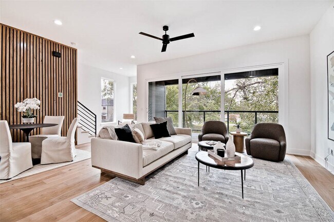 Building Photo - 210 NW 9th St