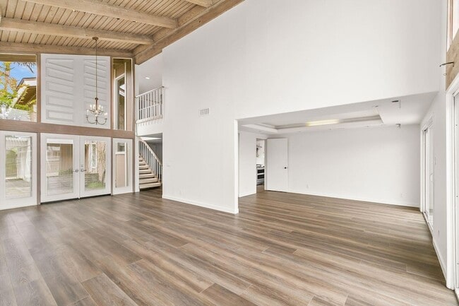 Building Photo - 2957 Seaview Ave