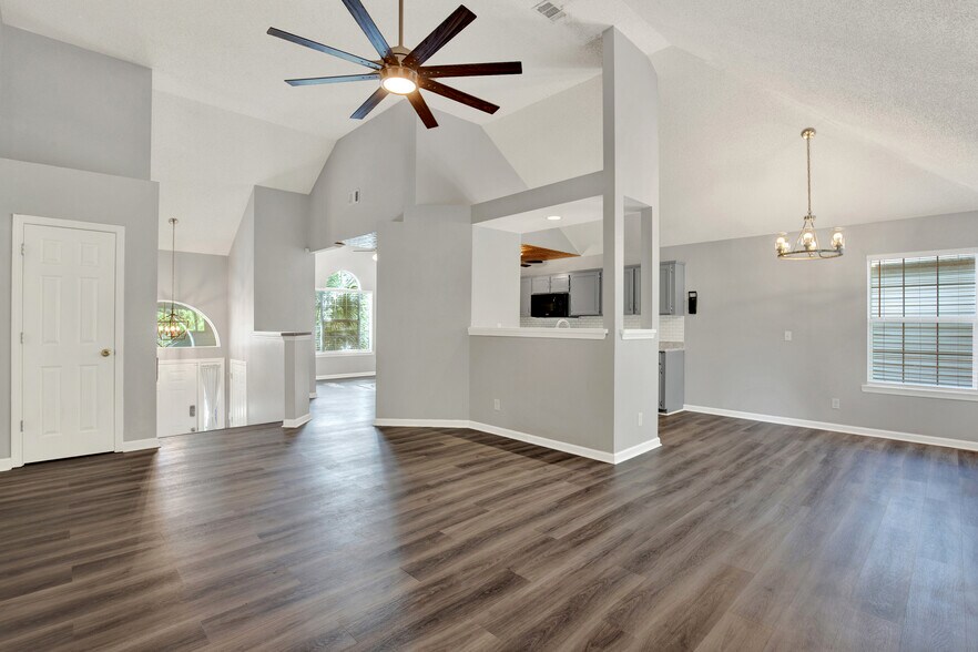 Building Photo - 111 Teakwood Dr