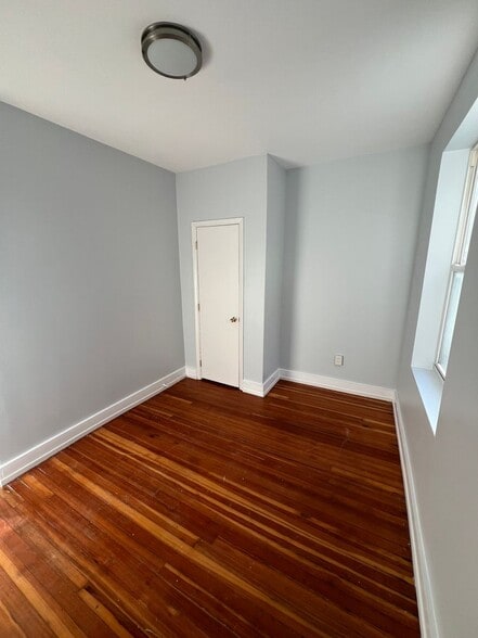 Interior Photo - 77-83 N 4th St