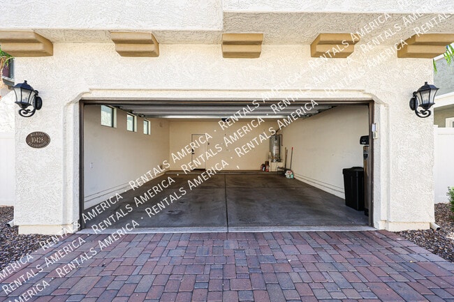 Building Photo - 10428 E Nopal Ave