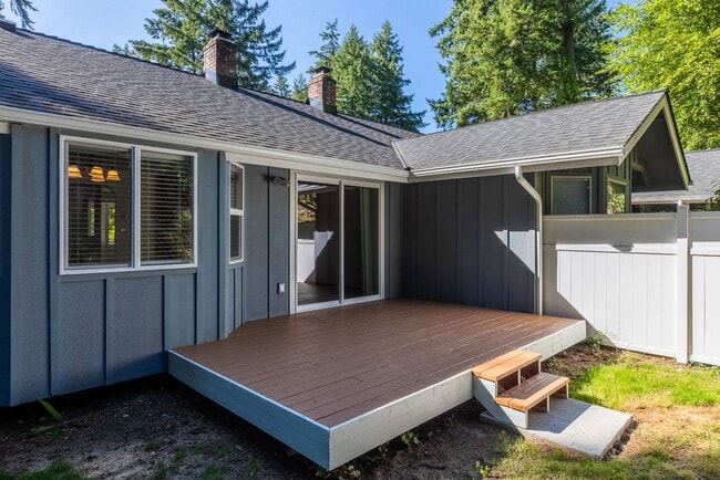 Building Photo - Charming 3-Bedroom Duplex Minutes from JBL...