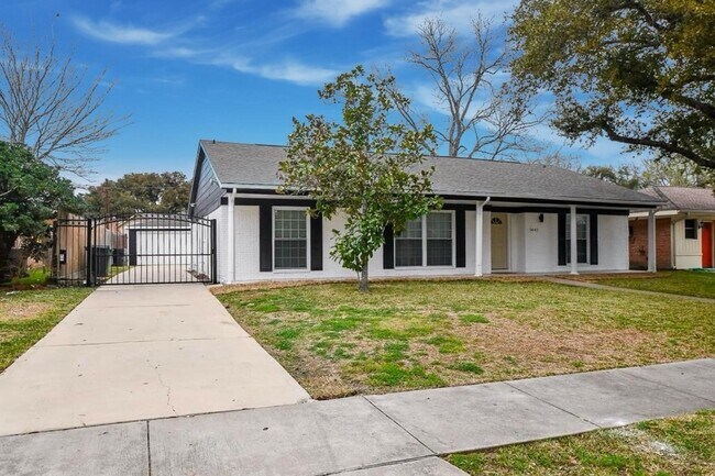 Building Photo - 5642 Cartagena St