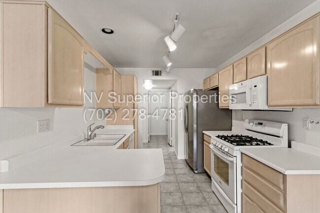 Building Photo - Henderson!! 3 Bedrooms!! 2 Car Garage!! Community Pool!! Spa!! Clubhouse!! Fitness Center