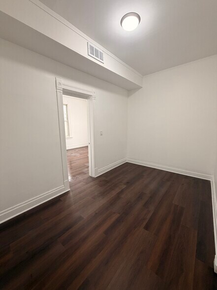 Building Photo - 3518 W Diversey Ave