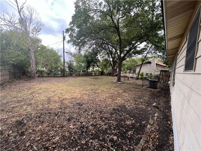 Building Photo - 806 Sandy Ct