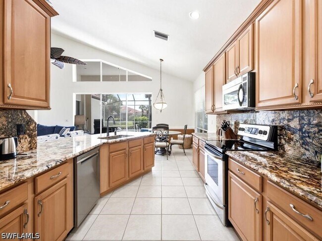 Building Photo - 9980 Isola Way