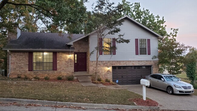 Building Photo - 1 Pine Way Ct