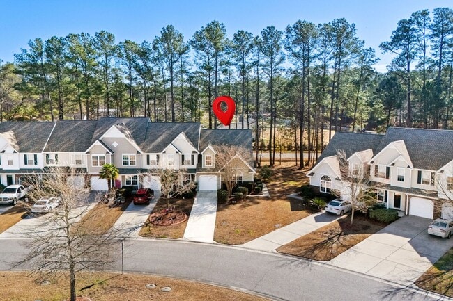 Building Photo - 571 Riverward Dr