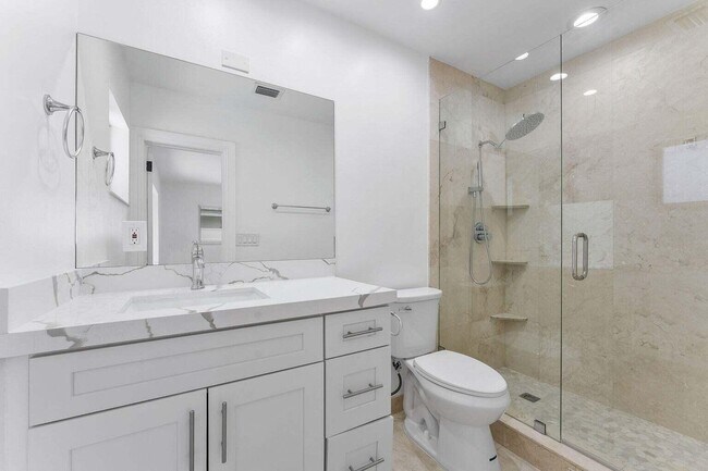 Building Photo - 808 NE 72nd St