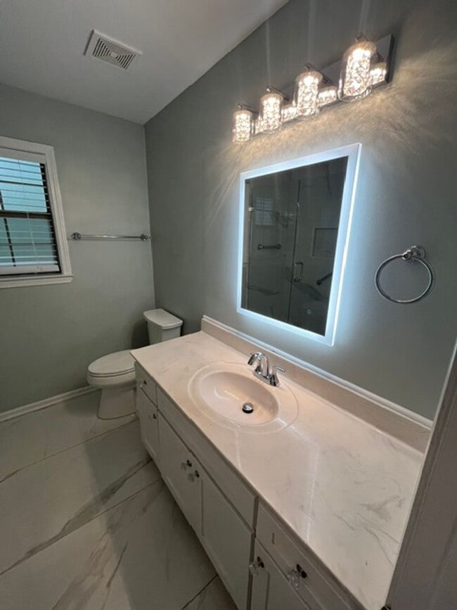 Building Photo - Beautiful 4 Bedroom 2 and a Half Bathroom in the Heart of Sherwood, AR