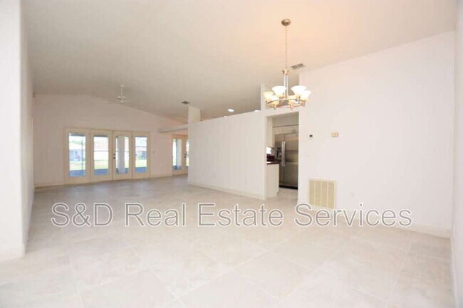 Building Photo - 2235 Silver Re Dr