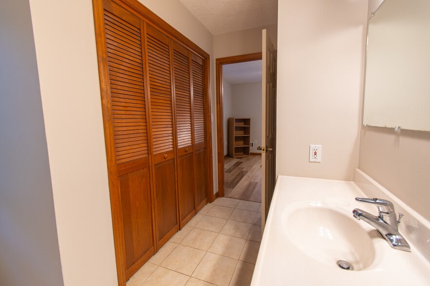 In Unit Laundry - 4747 Knollwood Dr NW