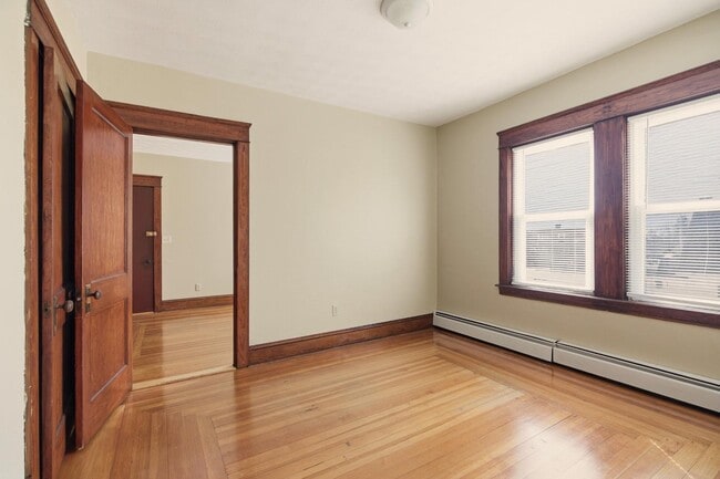 Building Photo - 984 York Ave