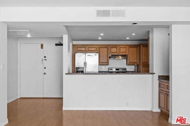 Building Photo - 10535 Wilshire Blvd
