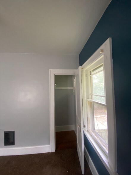 Building Photo - 3839 Hazelhurst Ave