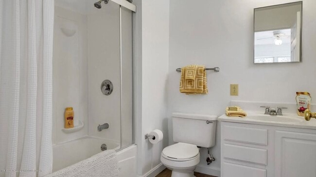 Building Photo - 3BR/2.5BA Townhouse Available July 1st!!! - Great Residential Neighborhood!!