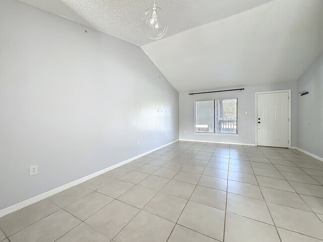Building Photo - 1515 Huntington Ln