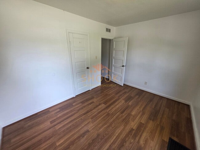 Building Photo - Cute 2 Bedroom Home Close to Downtown