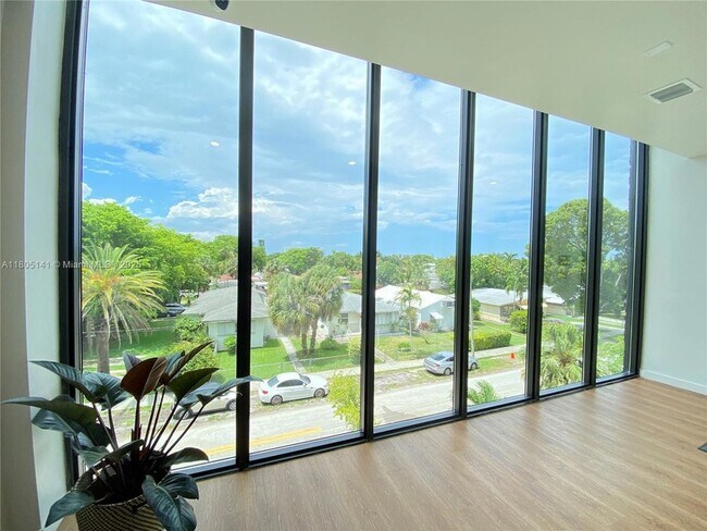 Building Photo - 1950 Fletcher St