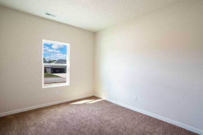 Building Photo - BRAND NEW 3 BEDROOM HOME - Mount Vernon, MO