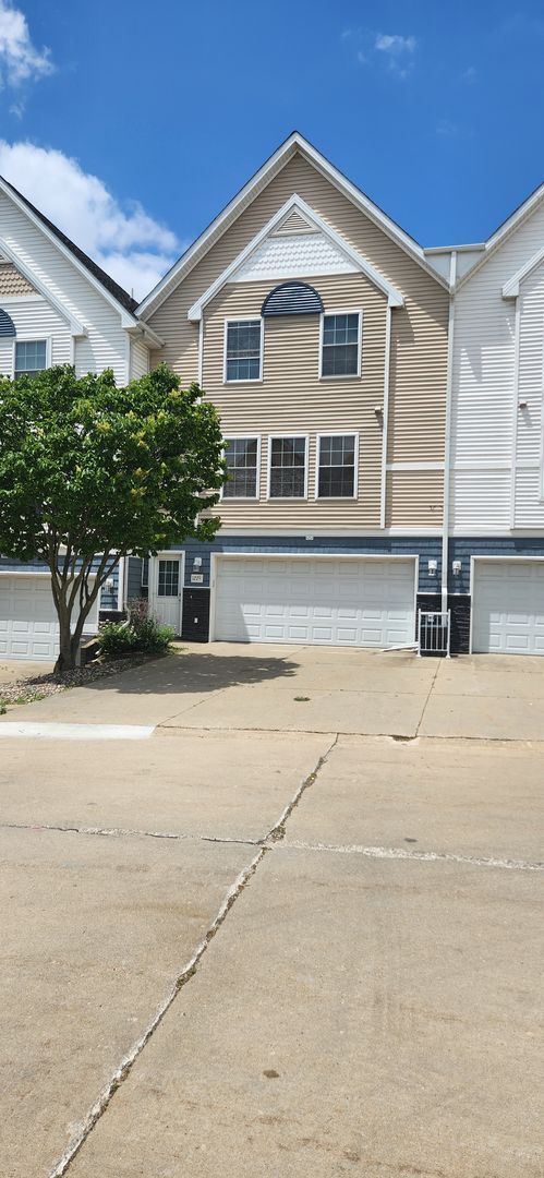 Primary Photo - 2 bed 2 Bath Town House