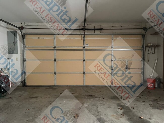 Building Photo - Country Beauty