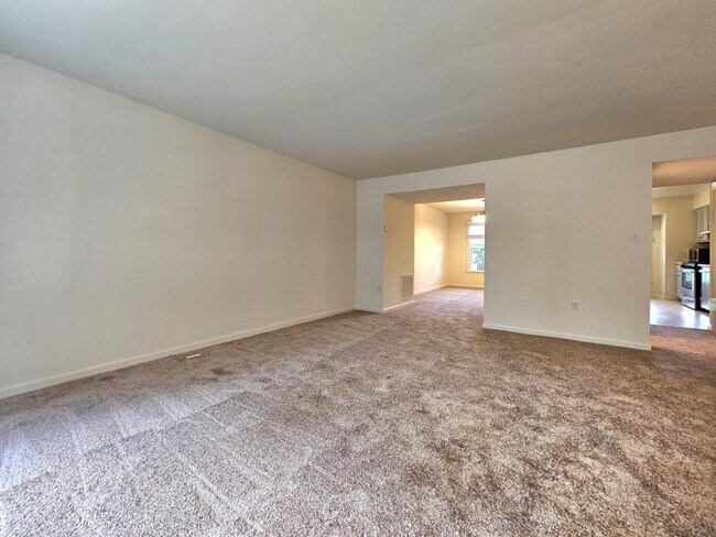 Building Photo - 4802 Treasure Ct
