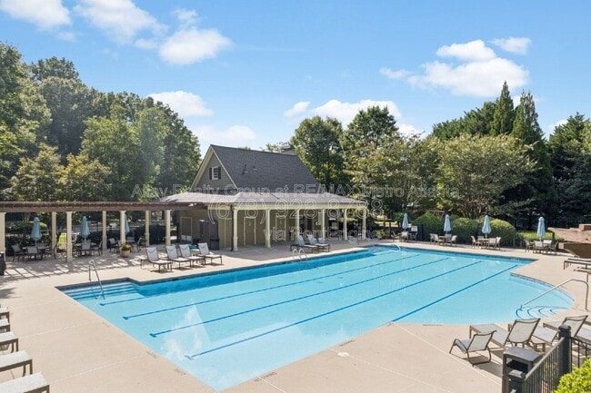 Building Photo - 6725 Ridgefield Dr